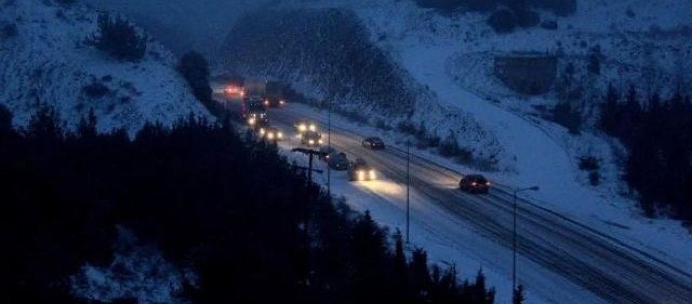 Χιόνισε γύρω από τη Λαμία - Που χρειάζονται αλυσίδες